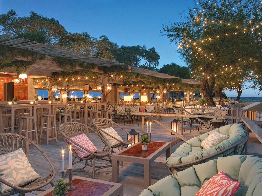A Guide to Saint-Tropez's Beach Clubs (PLAGE PAMPELONNE) - ICONIC RIVIERA