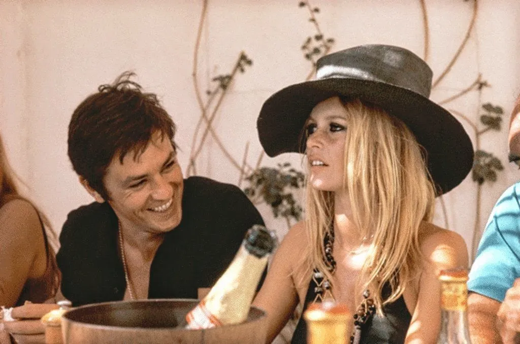 Brigitte Bardot & the Scandal That Made Saint-Tropez Famous - 圣特罗佩碧姬芭铎丑闻 1