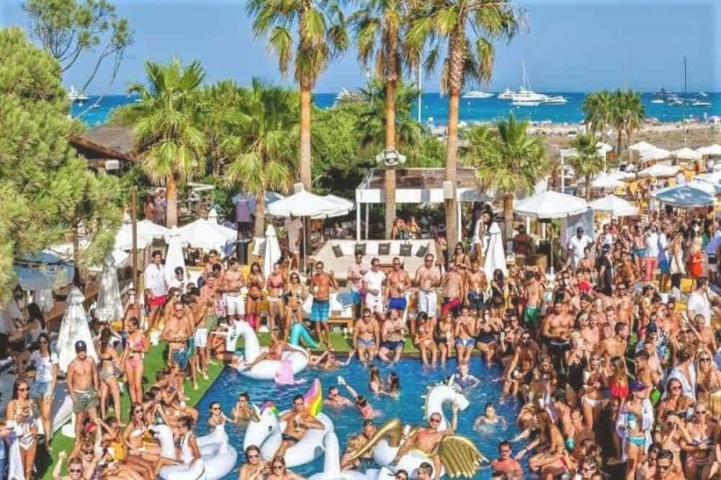 Una guía de los clubes de playa de Saint-Tropez - nikki beach st tropez cuándo visitar1