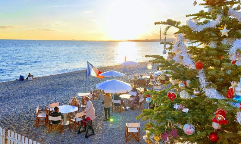 Nice 🎄 Рождественская ярмарка и мероприятия — красивый пляж с рождественской ярмаркой на Французской Ривьере